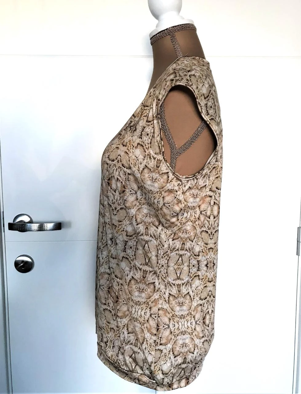 Senso B40 bonita blusa sin mangas con cadena plateada. – photo 4